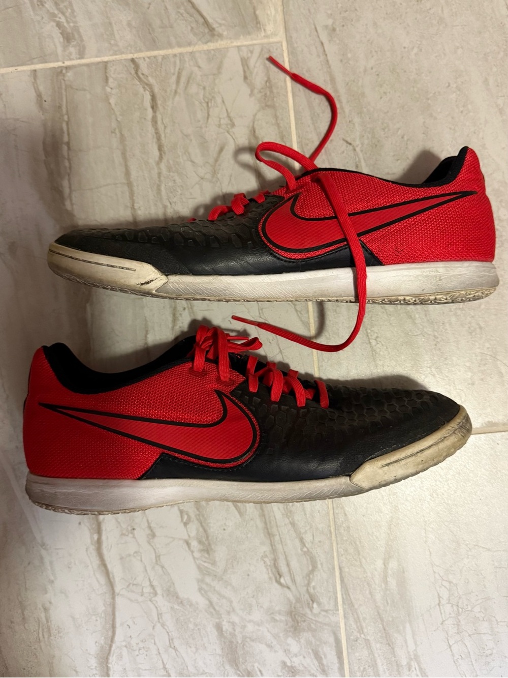 Nike MagistaX Finale Red and Black Indoor Soccer Shoes size 11